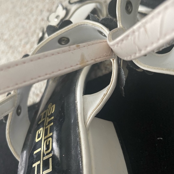 Vintage Little Girl Flower Sandals - Picture 11 of 11